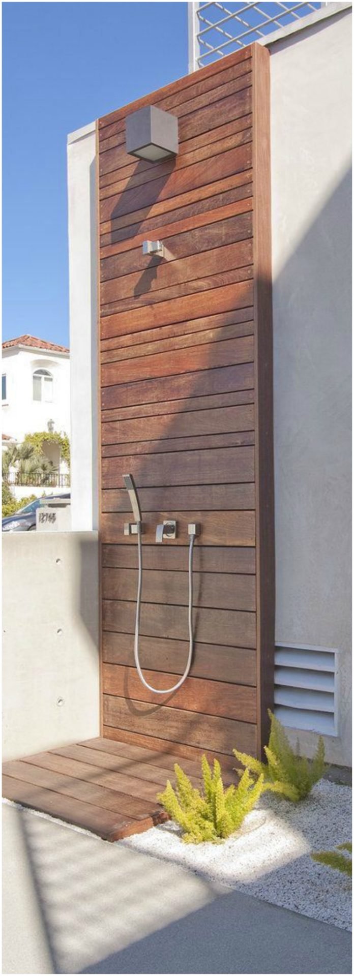 25 Outdoor Pool Showers To Get Inspired Before Your Home Renovation