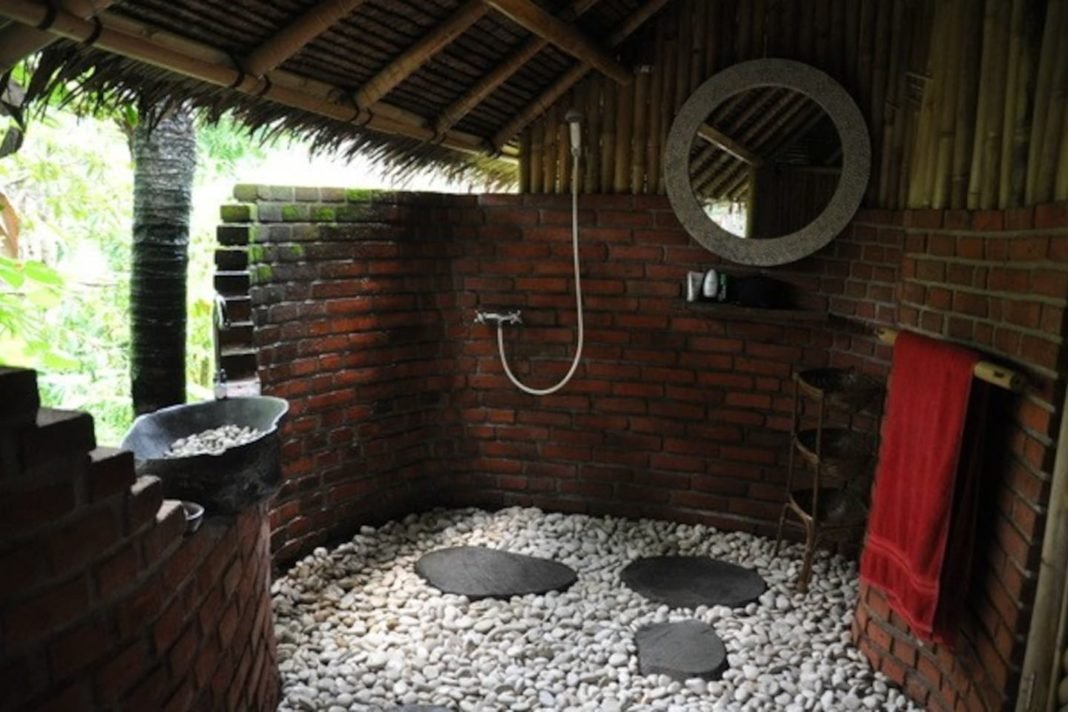 25 Outdoor Pool Showers To Get Inspired Before Your Home Renovation