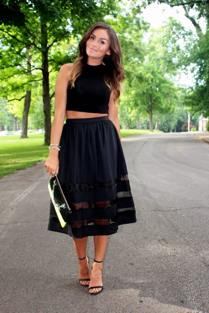 25 Girls In Crop Tops And Skirt Ideas To Flaunt In This Season